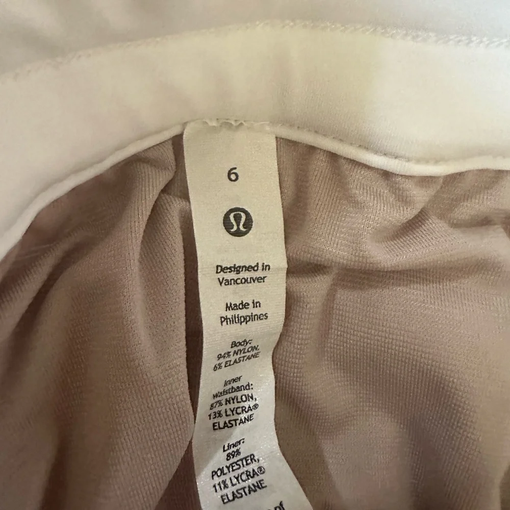 Lululemon Tracker LR short 4" Lined - Picture 7 of 7